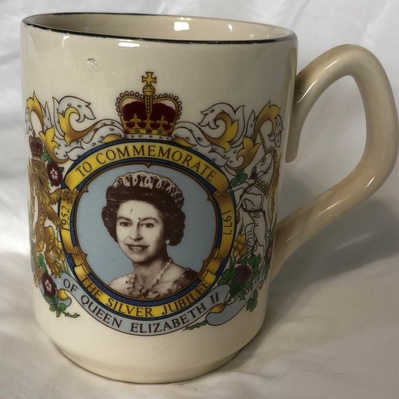 Vintage 1977 QEII Silver Jubilee Coffee Tea Mug - Picture 2 of 12